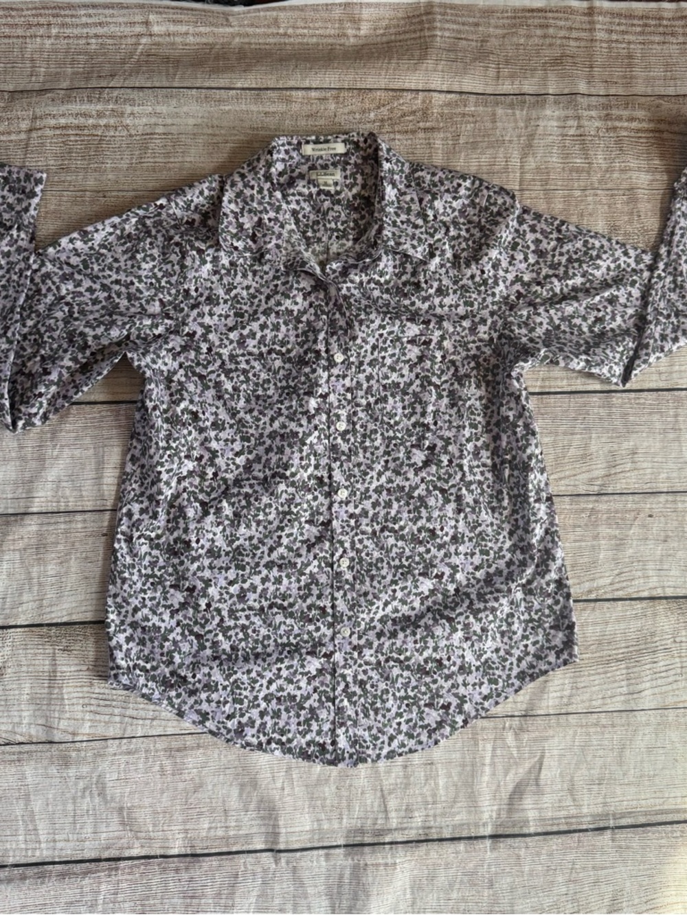 L.L.Bean Wrinkle Free Size Medium Purple Floral Print Long Sleeve Button Shirt